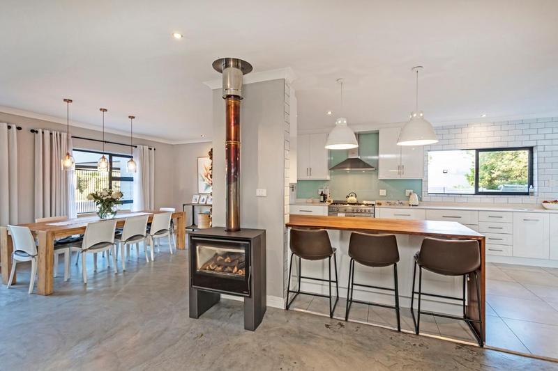 5 Bedroom Property for Sale in Schoongezicht Western Cape